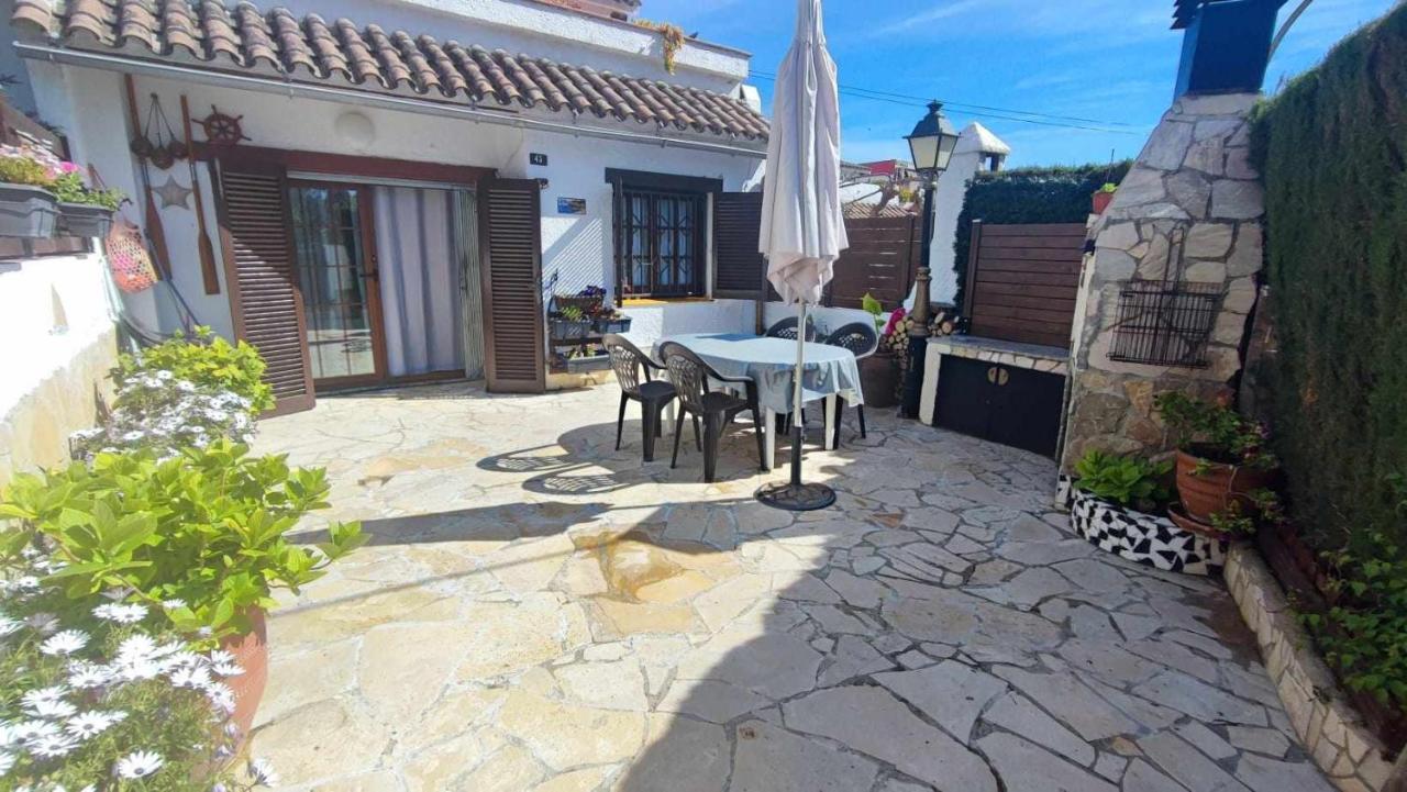 Casa Aurora, Piscina , Wifi, Jardin 5-6 Pax Ferienhaus Gerona